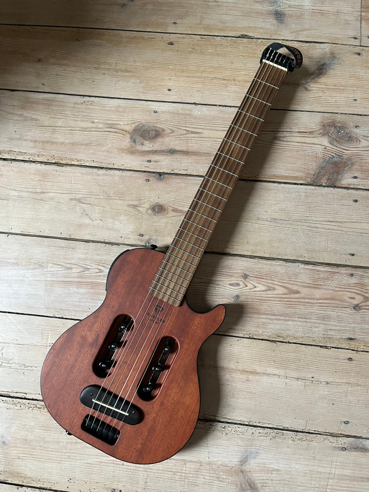 Guitare espagnole Escape Traveler electro neuve, Musique & Instruments, Instruments à corde | Guitares | Basses, Enlèvement, Neuf