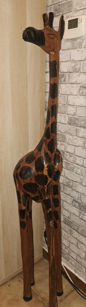 Girafe en bois, Enlèvement, Bois
