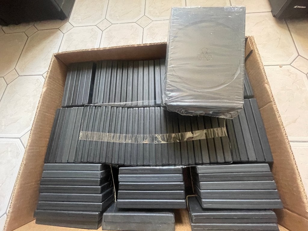 Gratis DVD boxen, Enlèvement, Neuf, dans son emballage