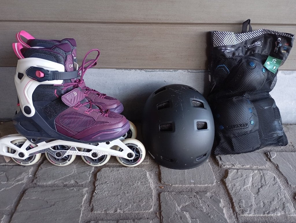 Oxelo Fit 5 skates met helm en bescherming, Sport en Fitness, Overige merken, Ophalen of Verzenden, Zo goed als nieuw, Inline skates 4 wielen