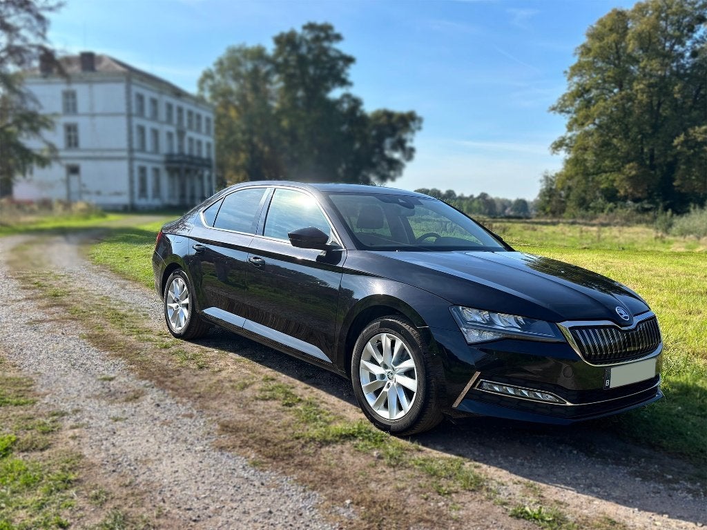 Skoda Superb IV plug-in (Style edition), Auto's, Dealer onderhouden, 4 cilinders, Leder en Stof, Zwart