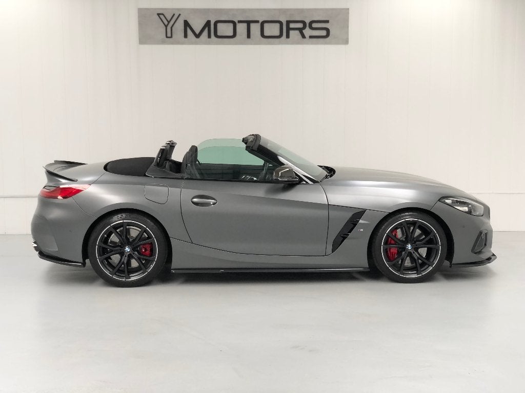 BMW Z4 2.0 iAS 9.000 KM! FROZEN GREY KIT MAXTON FULL CARBONE, Auto's, 4 cilinders, Cabriolet, Lane Keeping Assist, 2 zetels
