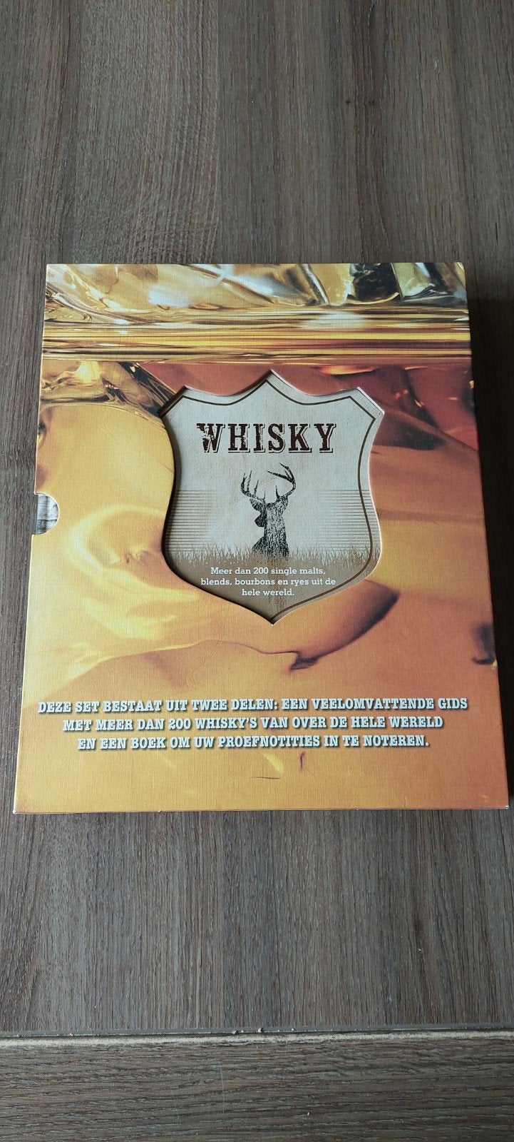 Le livre Whisky from around the world est de 224 pages., Livres, Contes & Fables, Enlèvement ou Envoi, Neuf, Joe Clark & stuurt Derrick