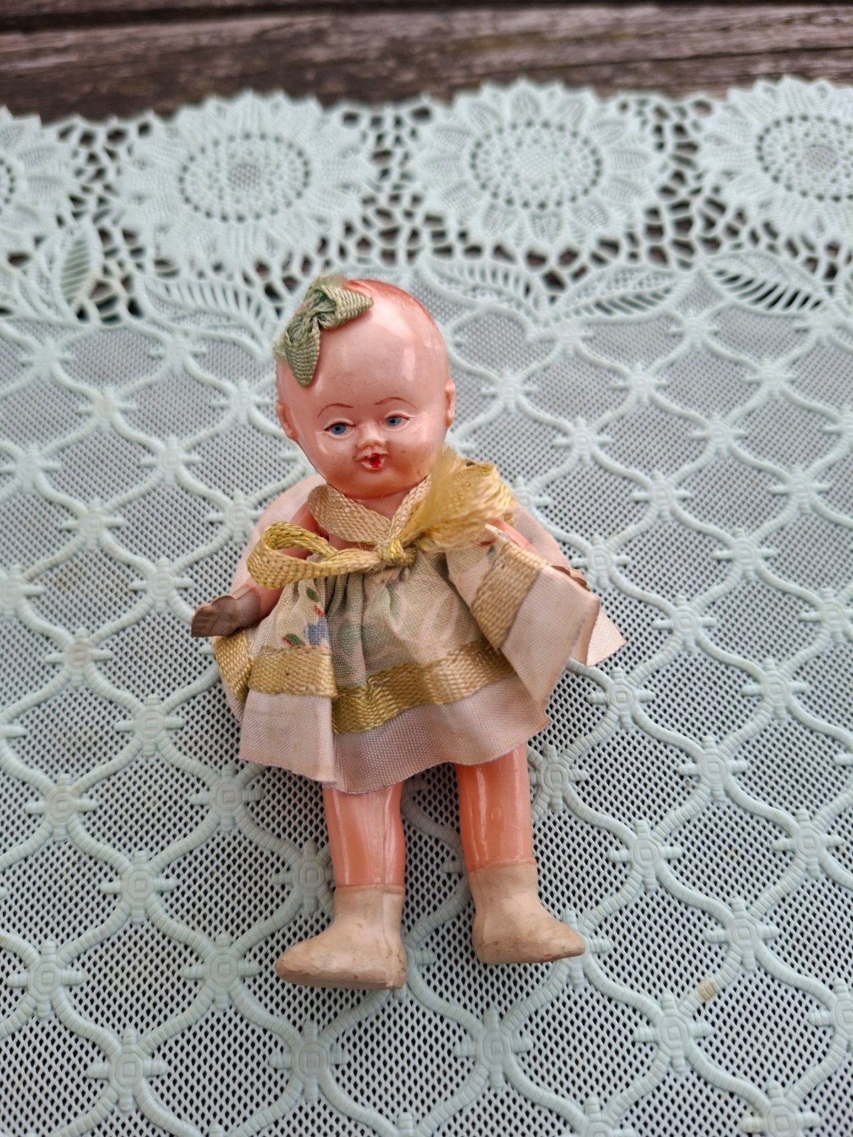 Antiek popje 10cm . 1930, Verzamelen, Ophalen of Verzenden