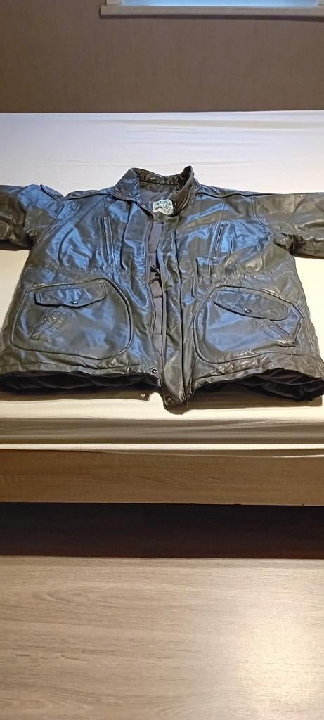 Veste en cuir, Enlèvement