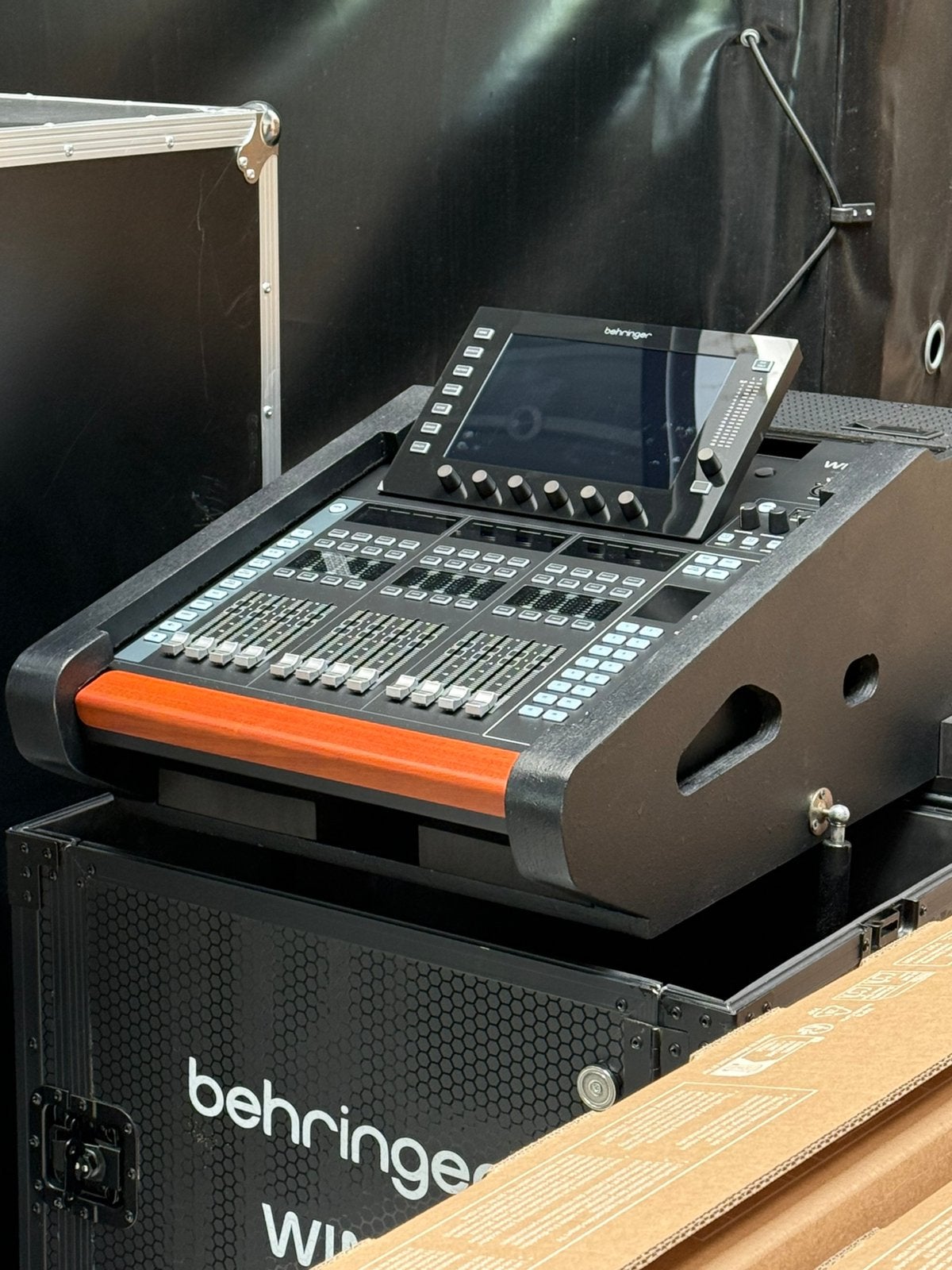 Mixeur stéréo numérique 48 canaux WING Compact Behringer, Enlèvement, Comme neuf