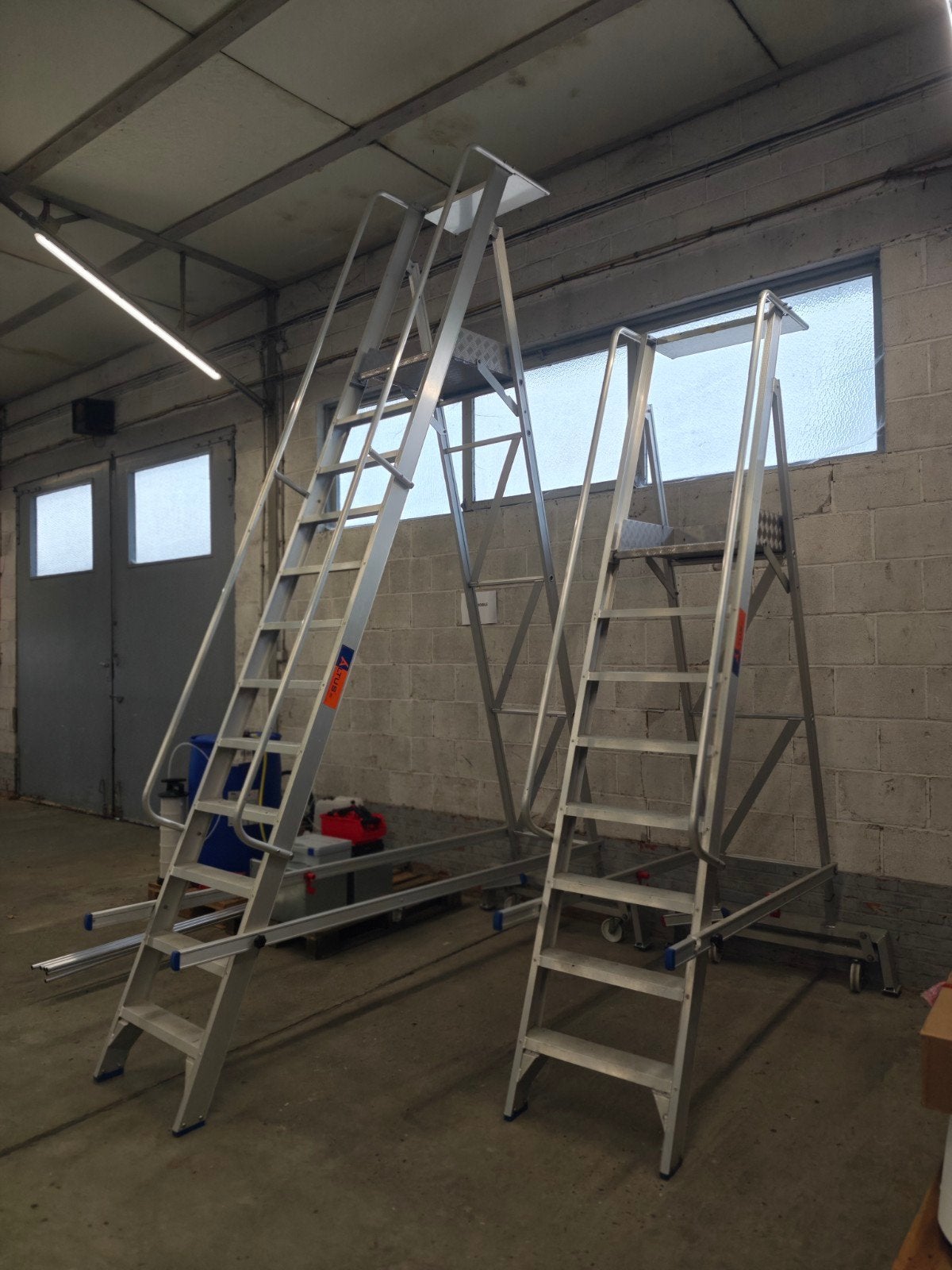ALTUS ladders, Ophalen, Zo goed als nieuw, Ladder, Opvouwbaar of Inschuifbaar