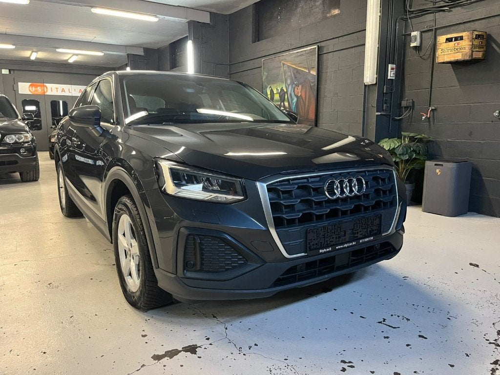 AUDI Q2 **DESIGN** BOITE AUTO** 12 MOIS DE GARANTIE, Argent ou Gris, Entreprise, Entretenue par le concessionnaire, Noir