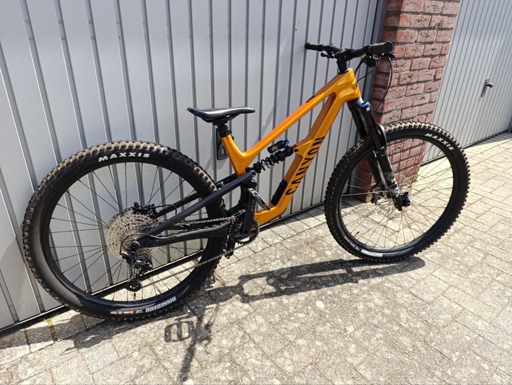Canyon Spectral CF8 2024 M, Fietsen en Brommers, Fietsen | Mountainbikes en ATB, Ophalen