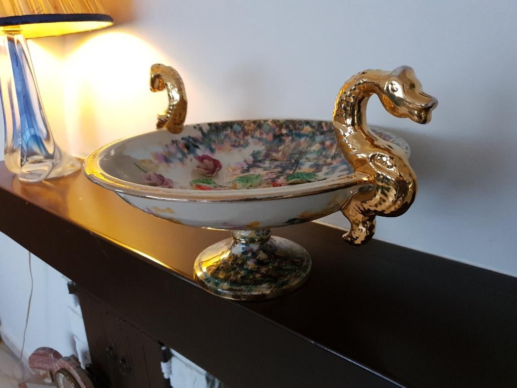 Italiaanse schaal met twee slangen koppen en bloemen, de Sch, Ophalen, Porselein of Keramiek, Schaal, Rond