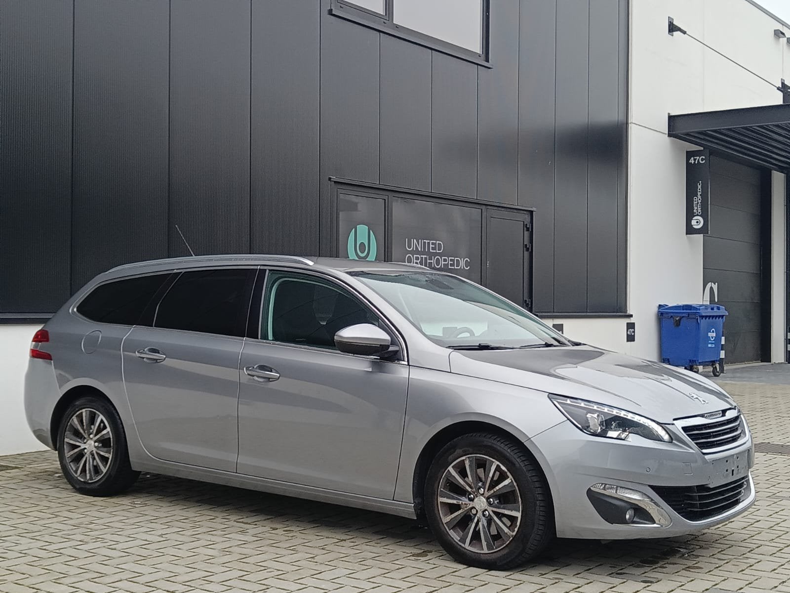 PEUGEOT 308 SW 2.0 BLUEHDI AUTOMATIQUE Euro6B FULL OPTION, Argent ou Gris, Achat, Entretenue par le concessionnaire, Noir