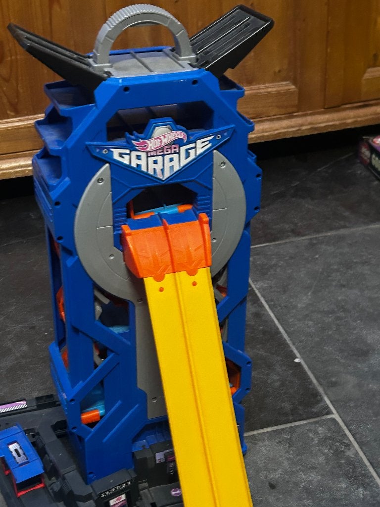Hot wheels garage, Kinderen en Baby's, Ophalen, Hot Wheels, Met looping, Racebaan