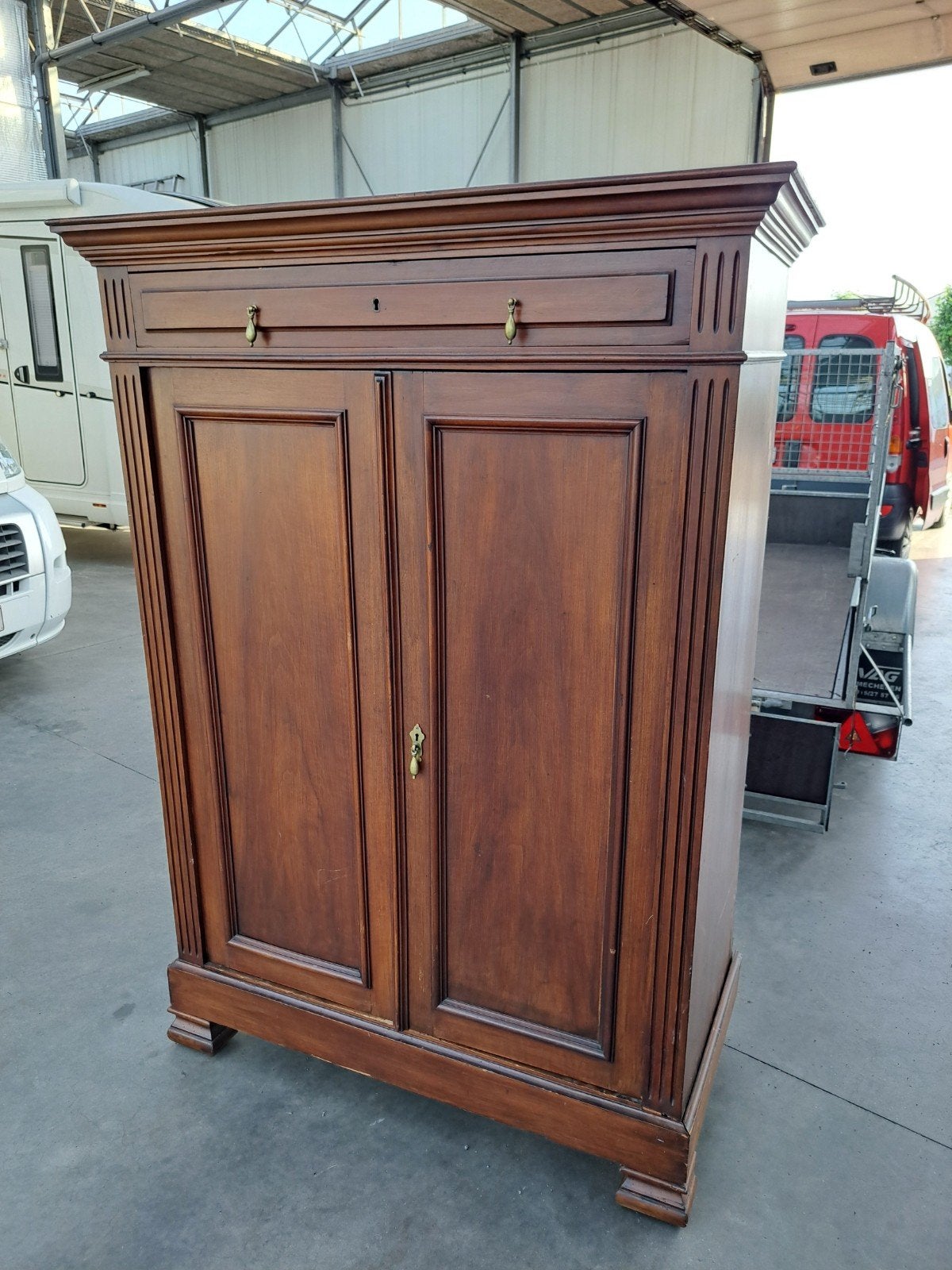 Belle armoire en bois antique/rustique — tiroirs et étagères, Enlèvement ou Envoi
