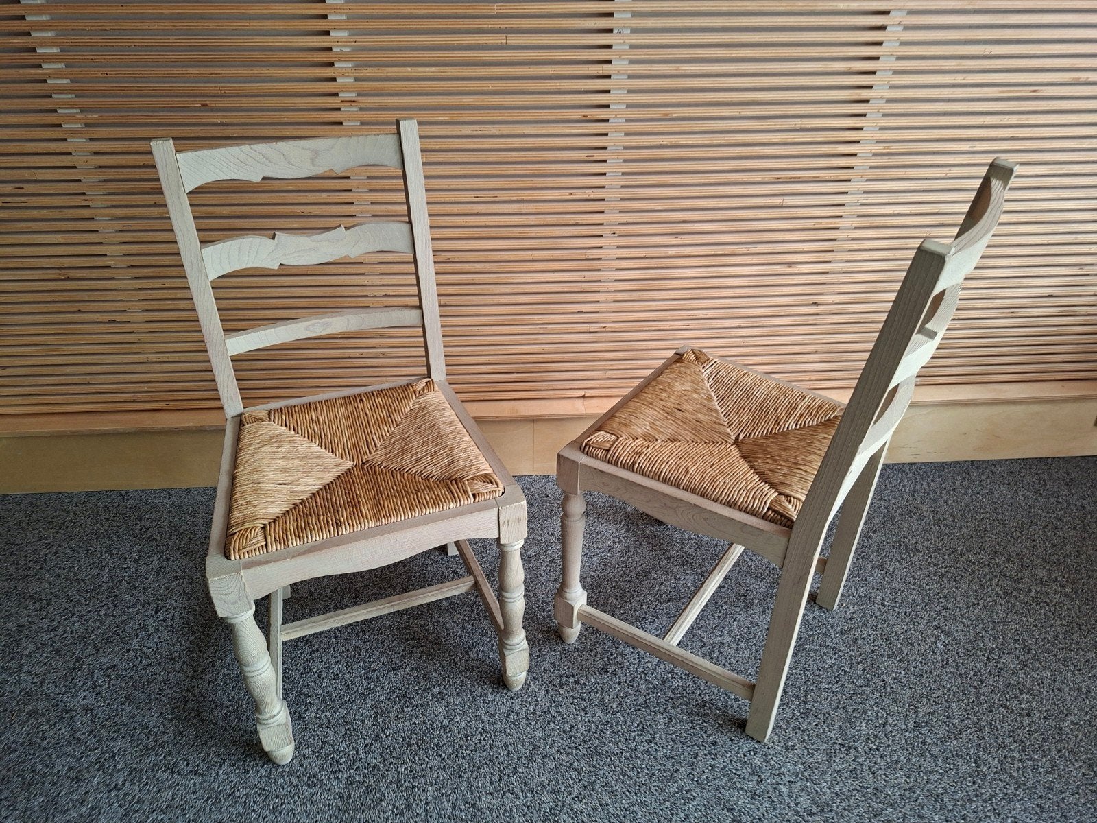 2 stoelen met rieten zitvlak, Ophalen, Hout