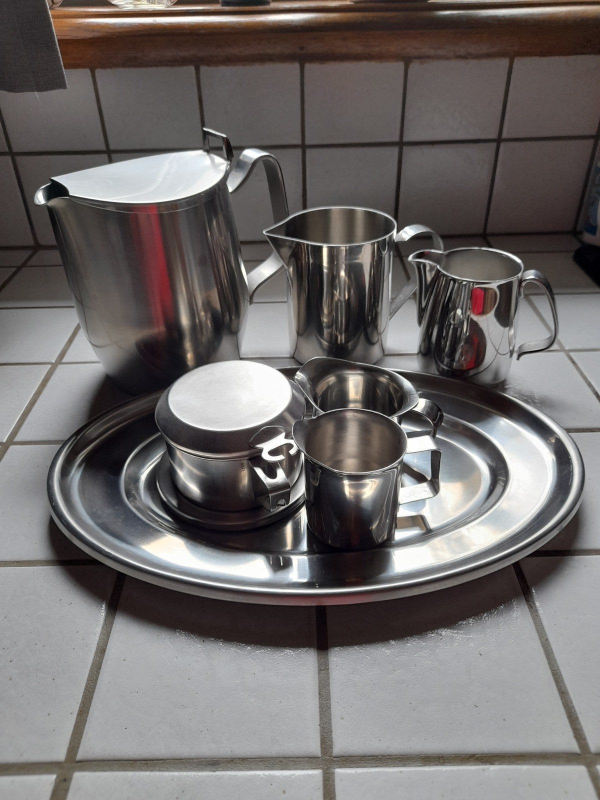 Schaal met koffiekan, melkkannetjes,... INOX, Kan, Klassiek, Ophalen of Verzenden, Zo goed als nieuw