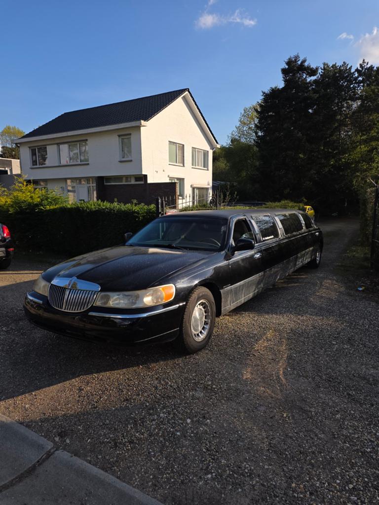 Lincoln town car  4.6cc limousine, Auto's, Lincoln, Automaat, Town Car, Zwart, Leder