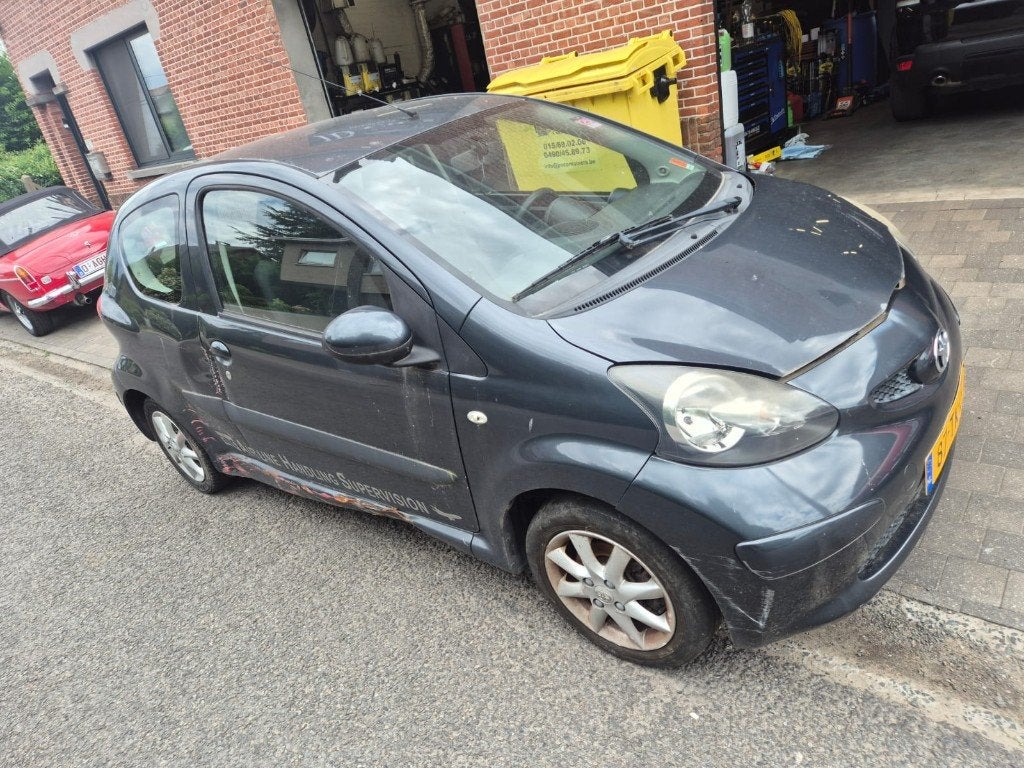 Toyota Aygo accidentée, Autos, Argent ou Gris, Achat, Entreprise, Boîte manuelle