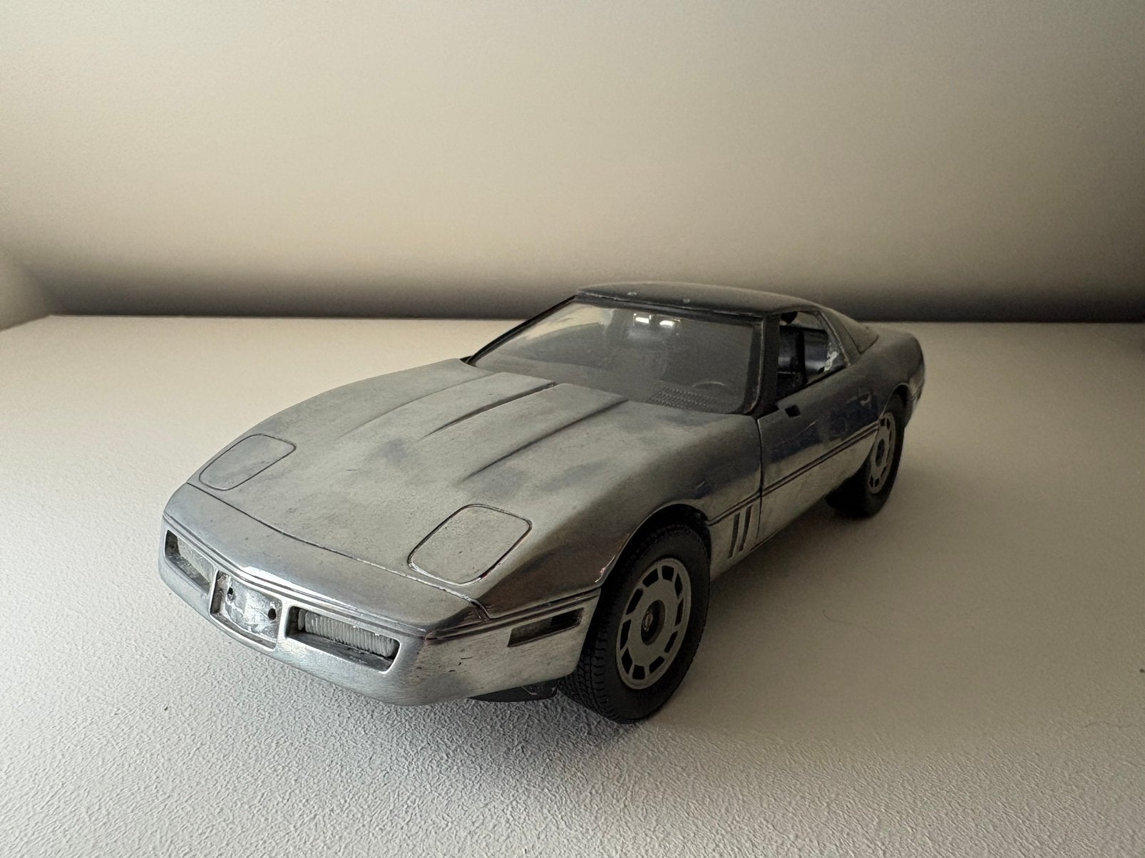 Chevrolet Corvette 007 James Bond 1:18 ERTL, Enlèvement ou Envoi, Utilisé, Voiture, ERTL