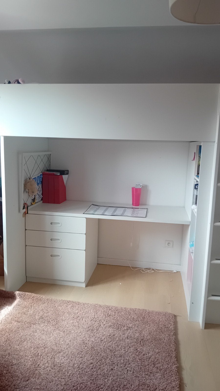 Kinderbed met bureau, kledingkast, Ophalen
