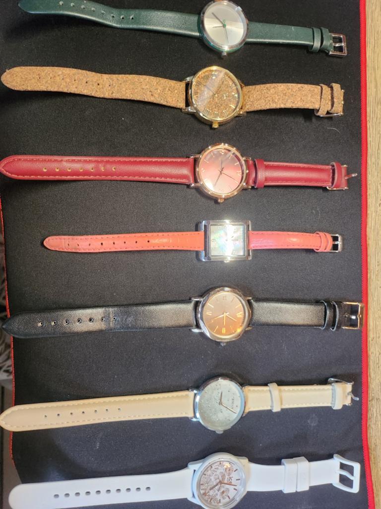 Lot montre femme, Bijoux, Sacs & Beauté, Montres | Femmes, Enlèvement ou Envoi, Esprit