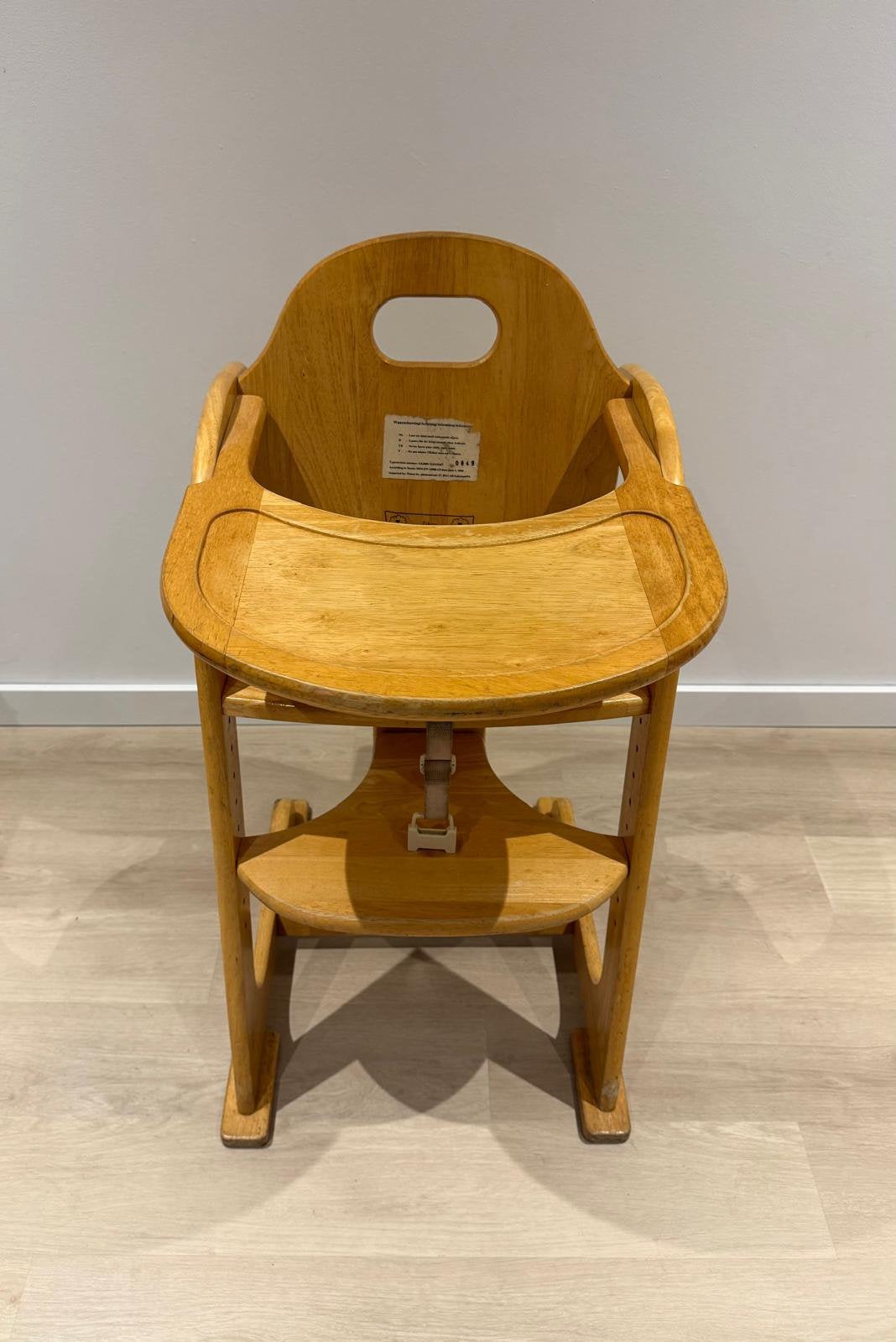 Chaise en bois/chaise pour enfants avec plateau à manger, Enfants & Bébés, Enlèvement, Comme neuf, Chaise évolutive