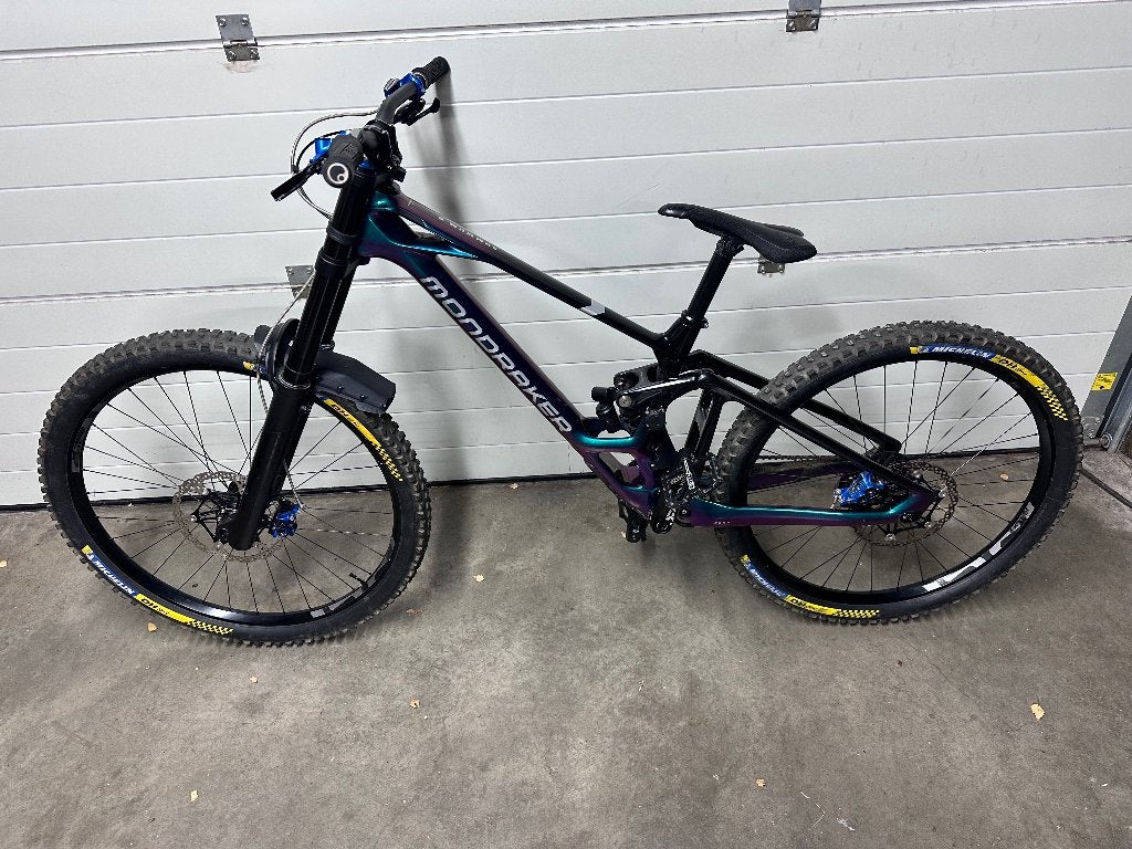 Mondraker Summum carbon  VTT DH, Autres marques, Moins de 10 vitesses, Comme neuf, Enlèvement