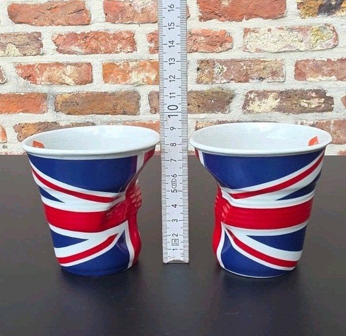 Drinkbekers met Engelse vlag, Enlèvement