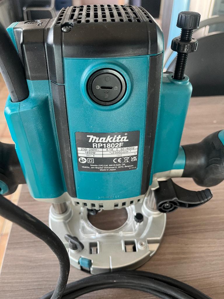 Bovenfrees Makita Nieuw, Doe-het-zelf en Bouw, Ophalen, Nieuw, Elektrisch, Bovenfrees