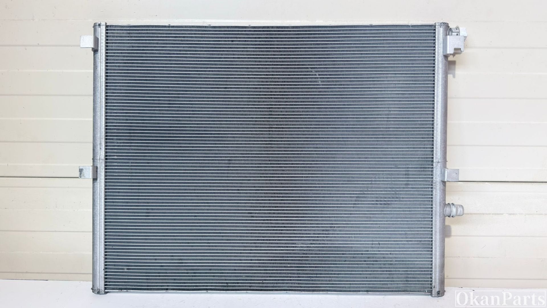 BMW radiateur 17118484638, Petuelring 130
80788  Munich, DE, Info@bmw.de, Utilisé, BMW