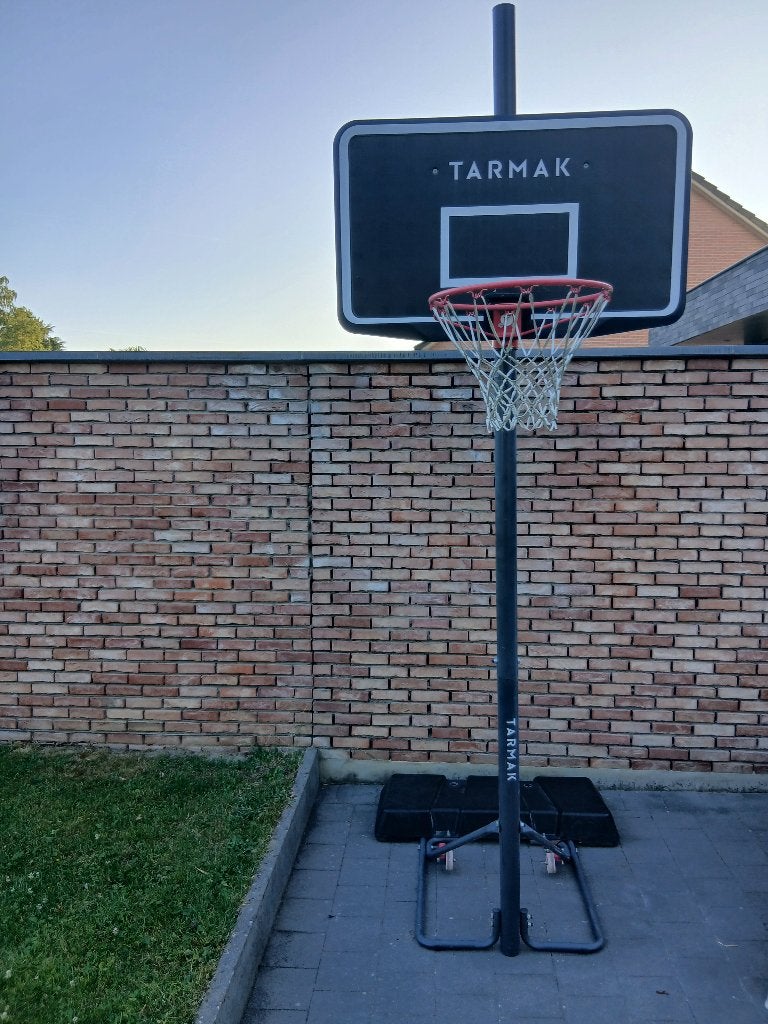 Kipsta basketpaal 220 tot 305 instelbaar met wielen, Sport en Fitness, Basketbal, Ophalen, Zo goed als nieuw, Ring, Bord of Paal