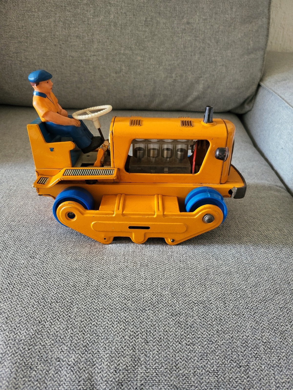 vintage MSB blikken rupsbandtractor uit de jaren 70, DDR, Ophalen