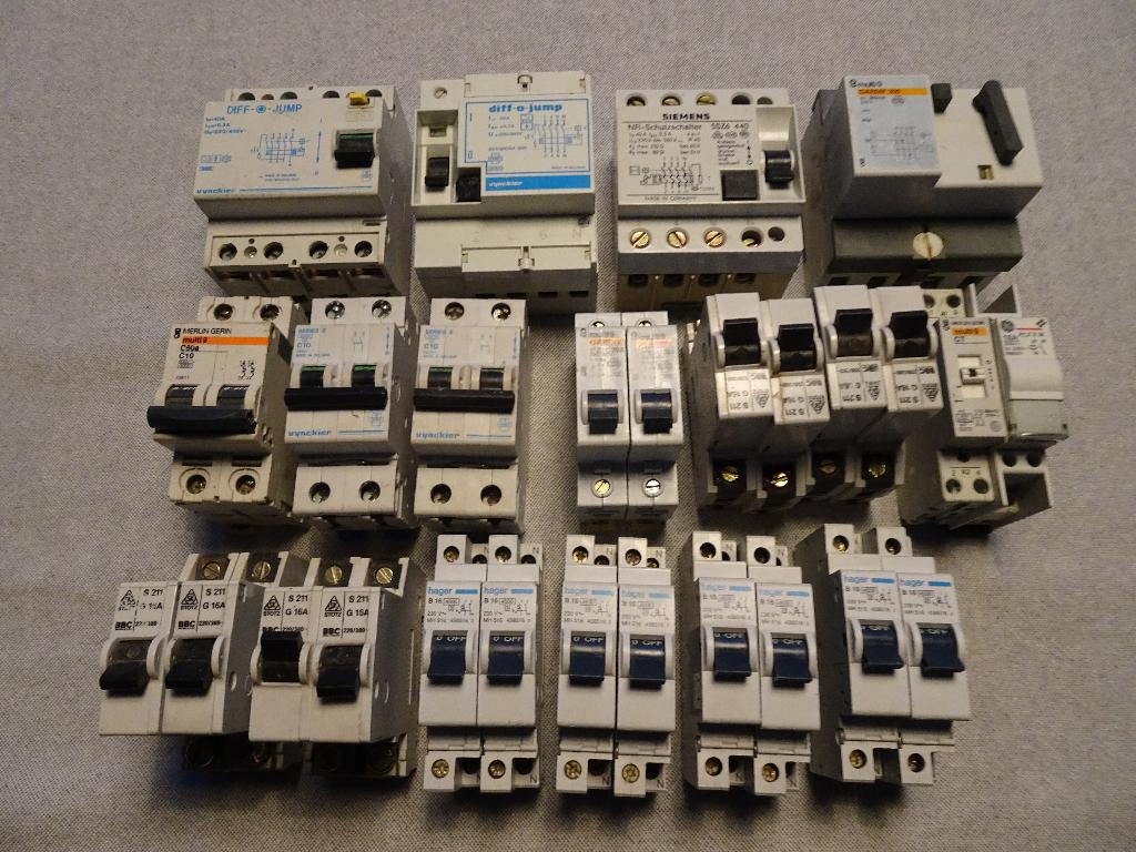 Electriche schakelaars  220 v - 380 v, Doe-het-zelf en Bouw, Ophalen, Zo goed als nieuw, Overige typen