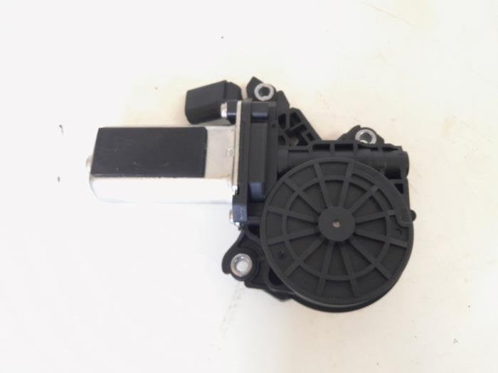 Moteur fermeture auxiliaire portière avant gauche d'un Audi, -, 3 mois de garantie, Audi, Utilisé