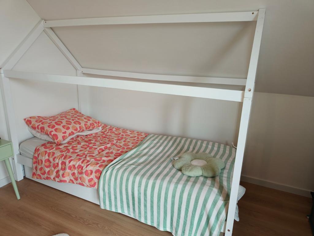 Eenpersoonsbed voor een kind met schuif onderaan, Enlèvement
