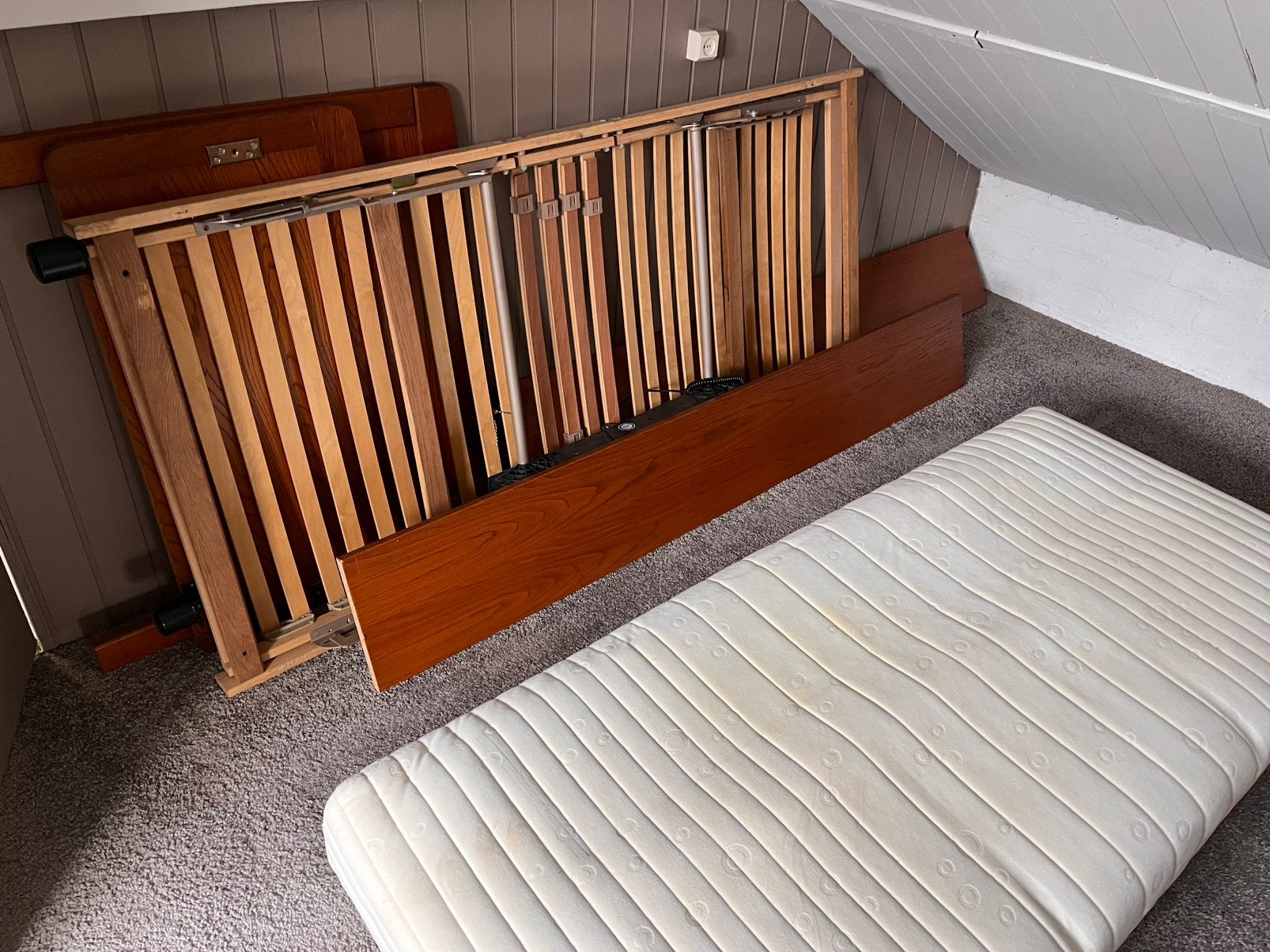 Houten Elektrisch verstelbaar bed 1 persoons, Ophalen, 90 cm, Eenpersoons, Bruin