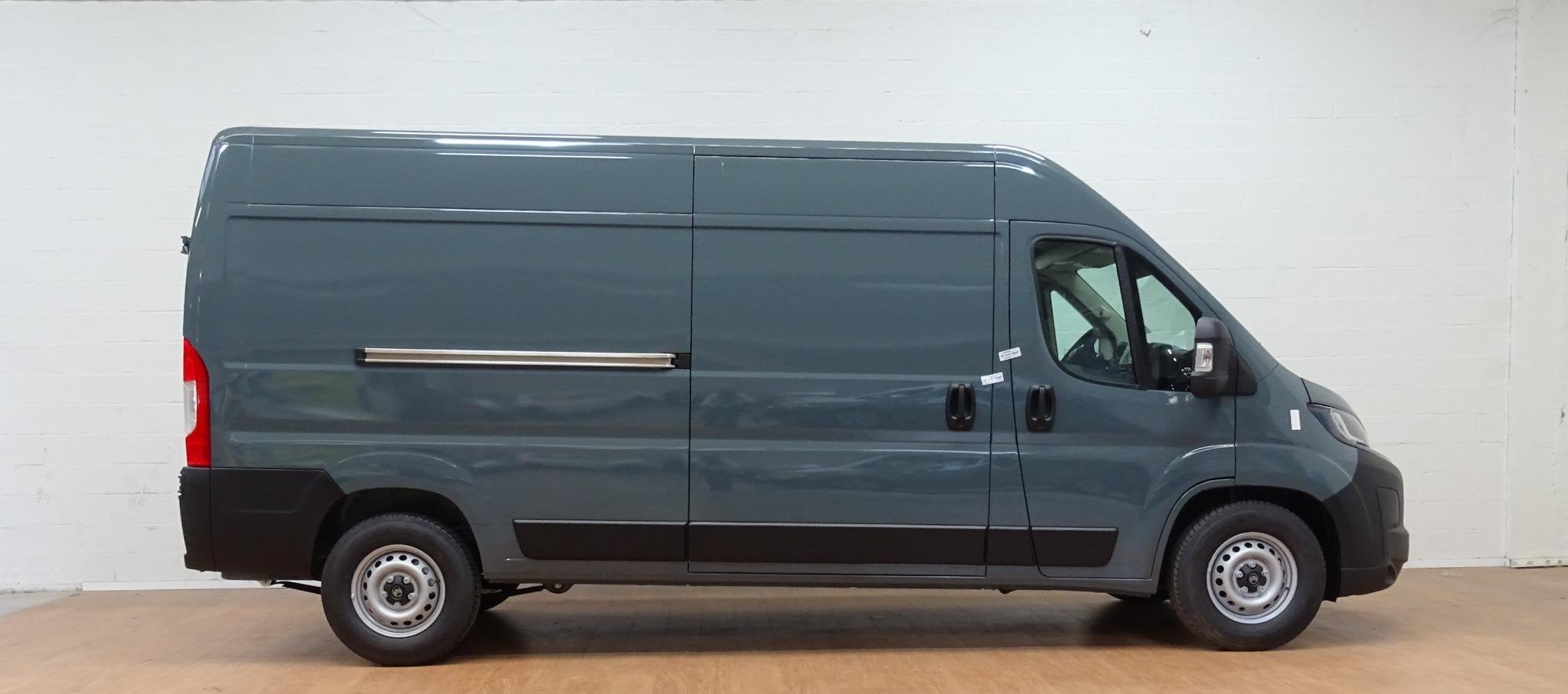 Citroën Jumper 4-35 L3H2 - 2.2 BlueHDi 180 AT, 4 deurs, Zwart, Citroën, 2500 kg