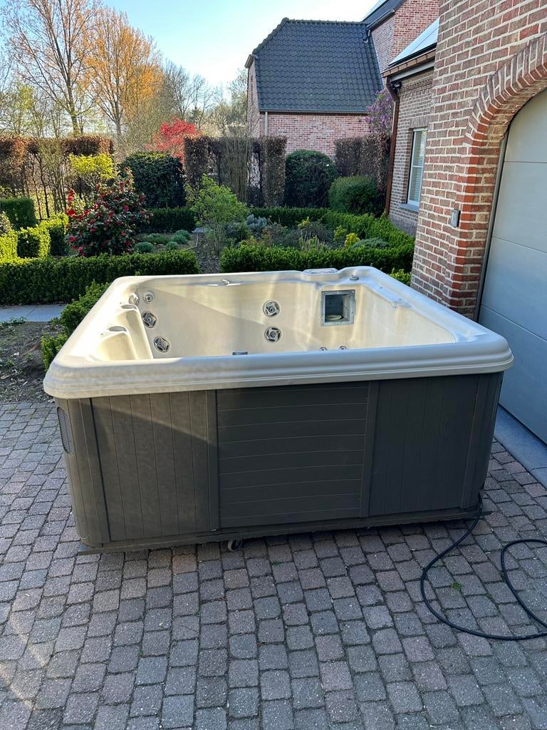 Jacuzzi spa 6 personen, Enlèvement, Utilisé, Escalier