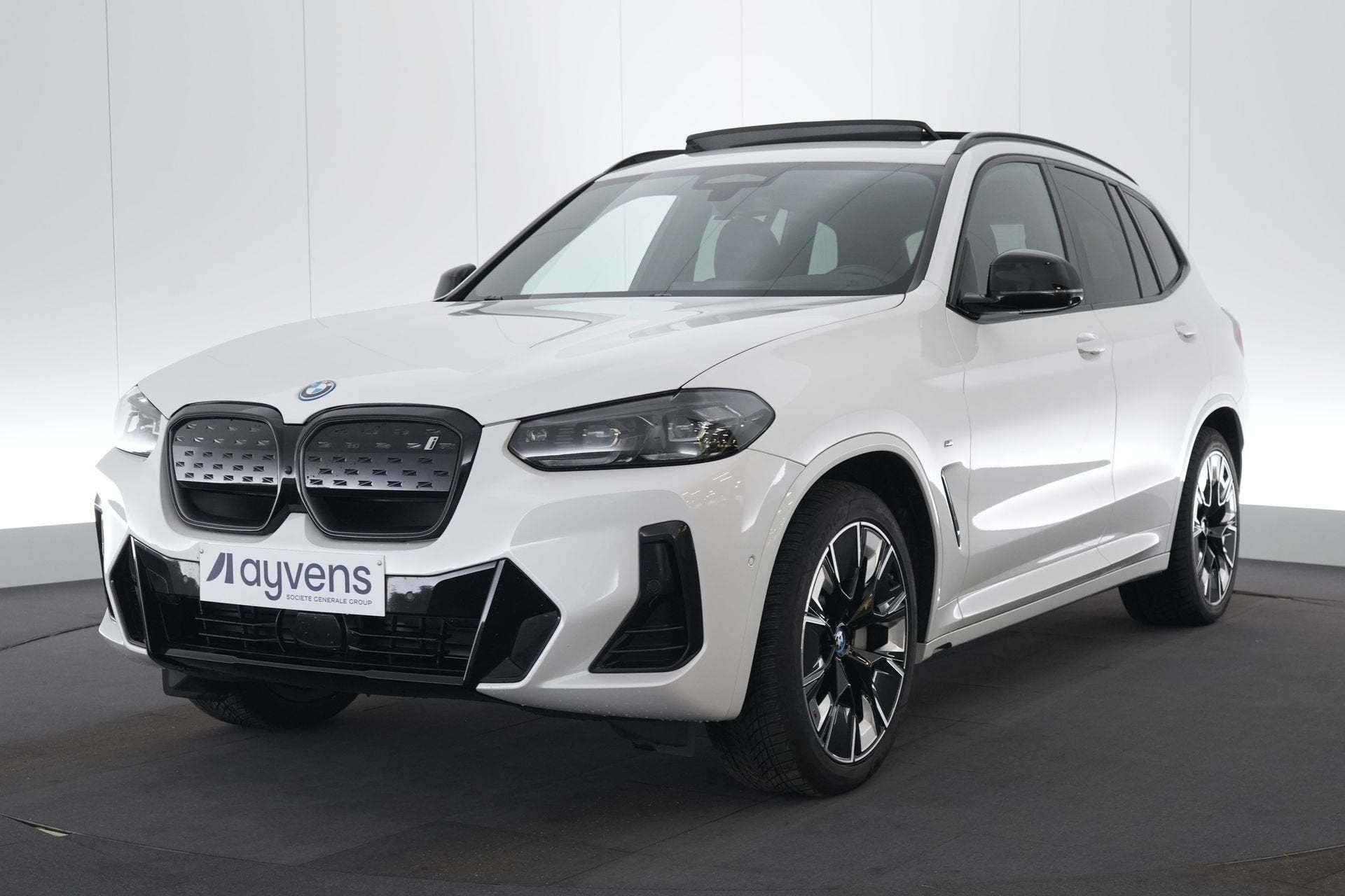 (2FUW312) BMW IX3, Auto's, Automaat, Achterwielaandrijving, Gebruikt, Wit