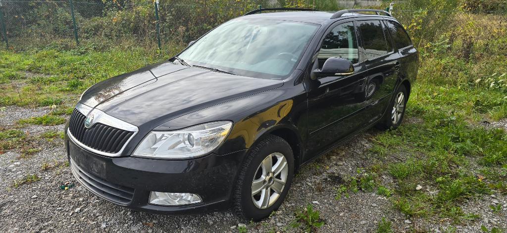SKODA OCTAVIA BREAK 1600TDI PRIX EMPORTÉ MARCHAND, Autos, Skoda, Entreprise, Achat, Octavia, ABS, Air conditionné, Bluetooth, Ordinateur de bord
