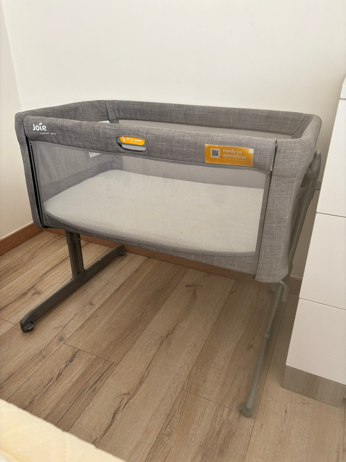 Lit d'enfant et lit bébé Joie Roomie Glide — gris, Enlèvement, Comme neuf, Berceau