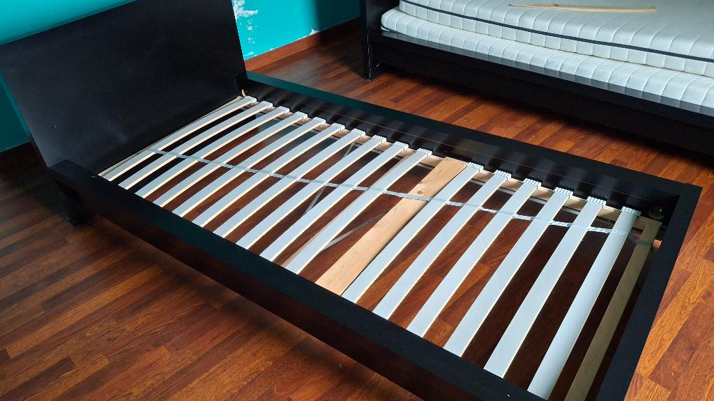Bed, Huis en Inrichting, Slaapkamer | Bedden, Ophalen, Gebruikt, Eenpersoons, Zwart
