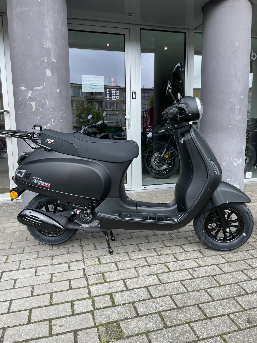 Gts toscana 50 cc, Fietsen en Brommers, Ophalen, Zo goed als nieuw
