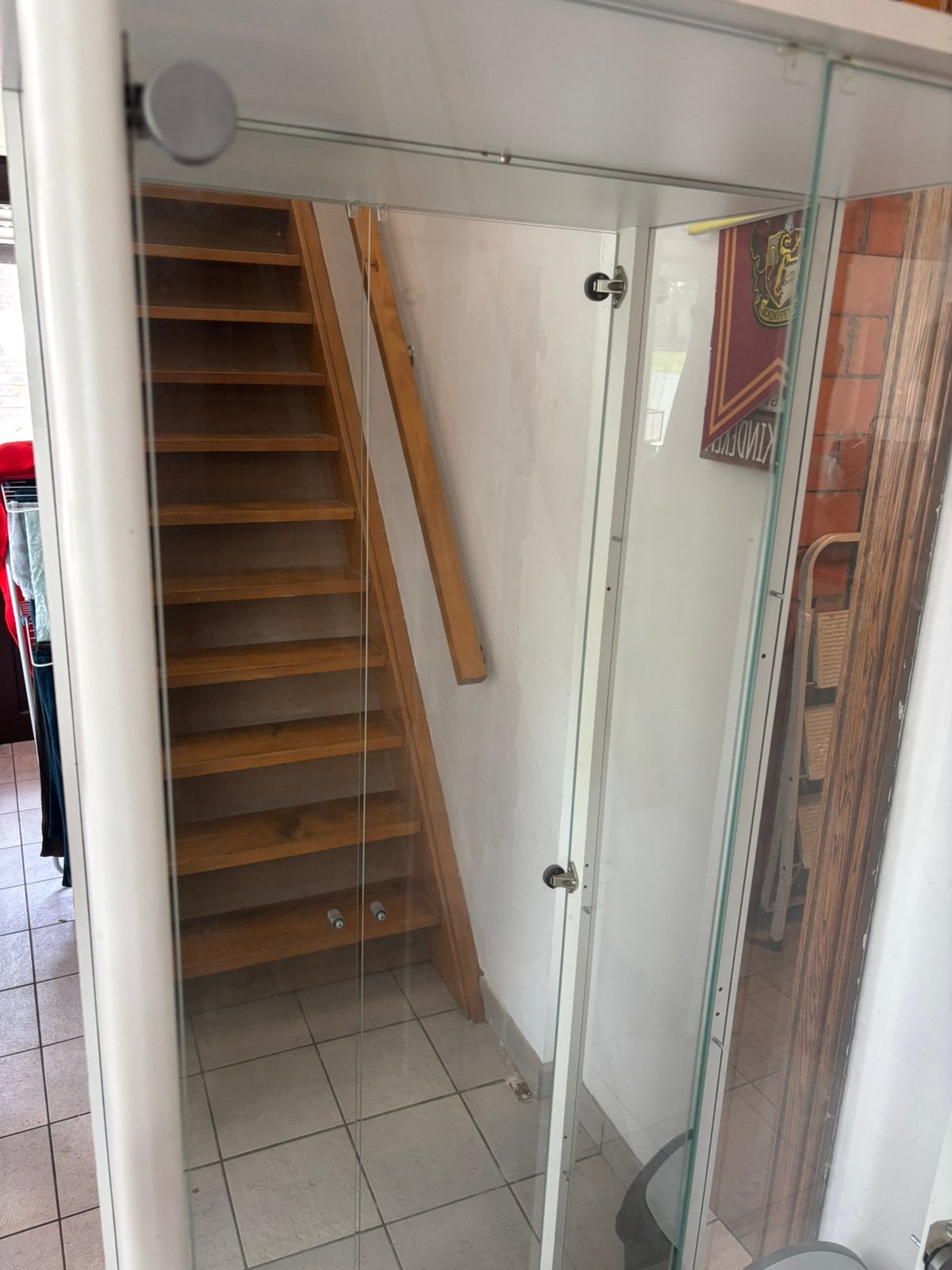 Glazen kast, Ophalen, Zo goed als nieuw