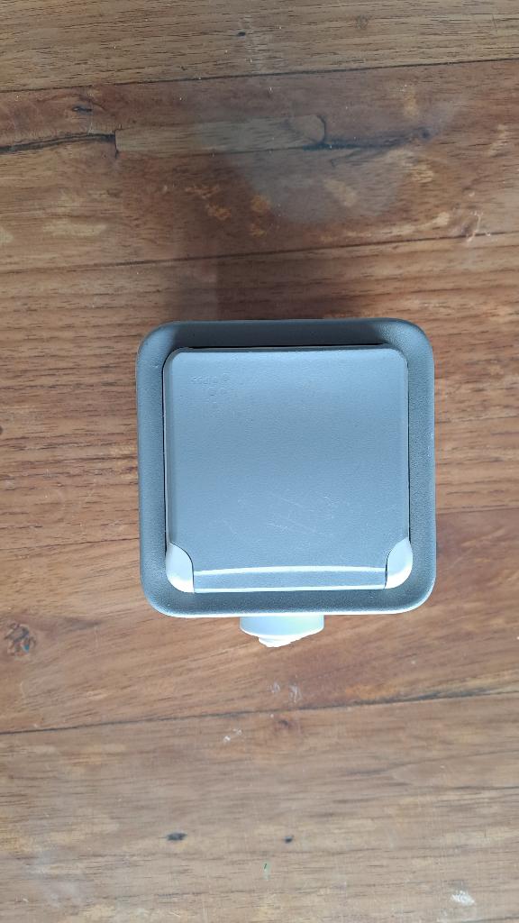 Plexo stopcontact Legrand (oude serie), Doe-het-zelf en Bouw, Ophalen, Gebruikt, Stopcontact