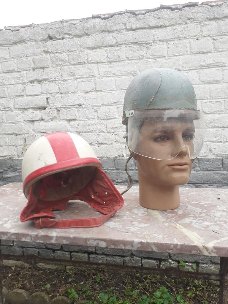 2 anciens casque moto - vespa, Enlèvement