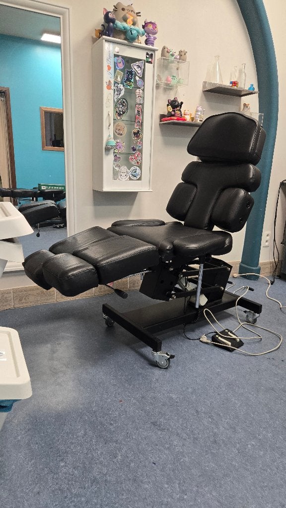 Fauteuil de tatouage, Enlèvement