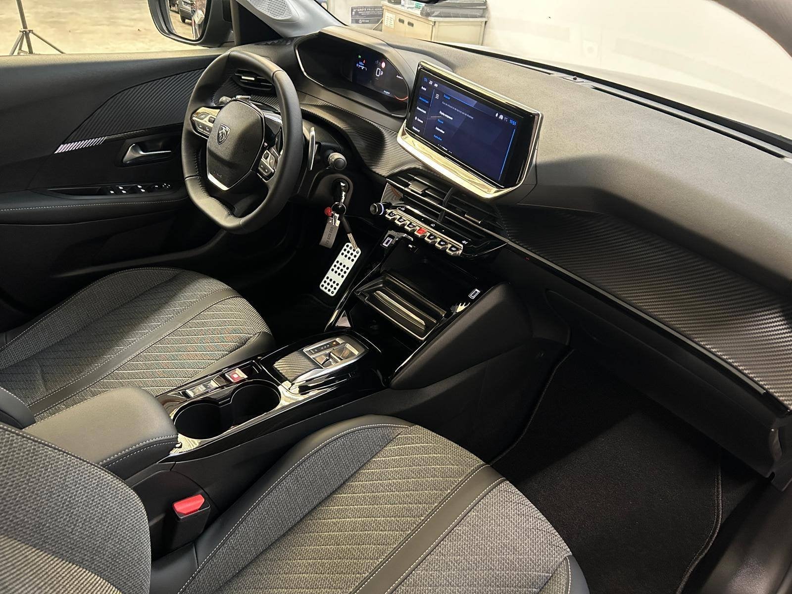 Peugeot 208 Hybrid Allure e-DCS6 - TREKHAAK AFNEEMBAAR, Auto's, Automaat, Stof, Gebruikt, 5 zetels