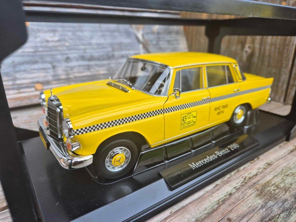 Mercedes Benz 200 W110 Norev 1/18, Hobby en Vrije tijd, Ophalen of Verzenden, Nieuw, Auto, Norev