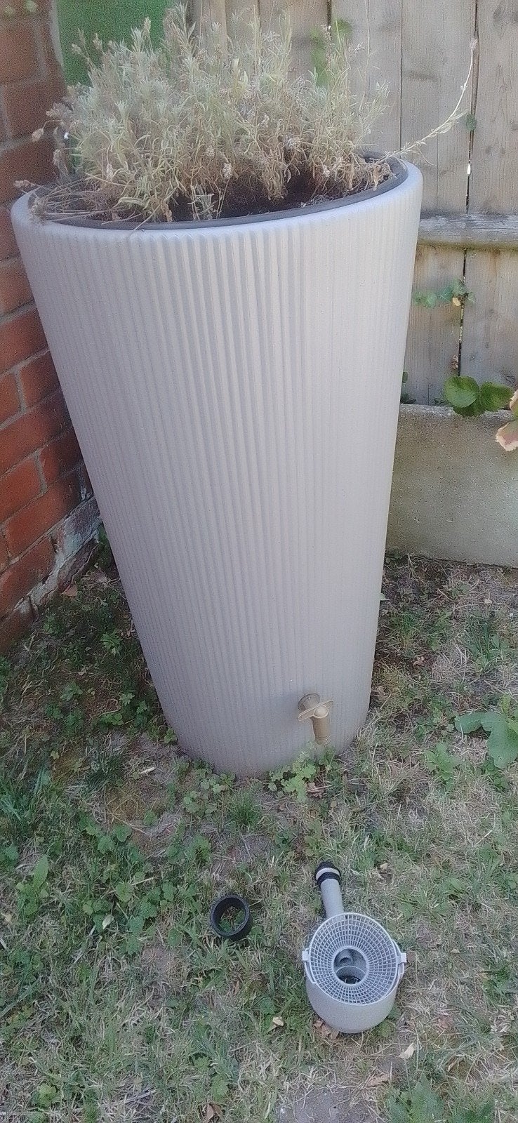 vase design en forme de tonneau de pluie, Enlèvement, Comme neuf, Synthétique, Avec robinet