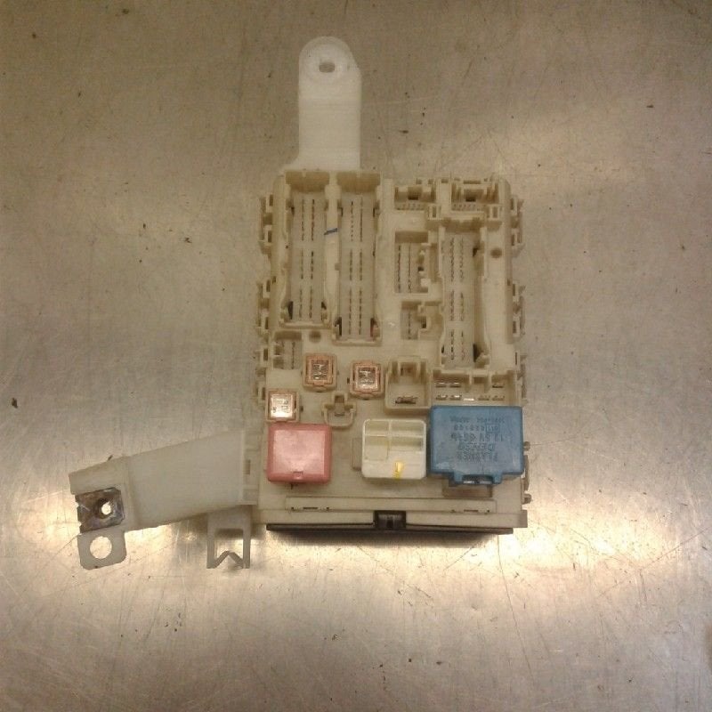 BOITIER FUSIBLES Auris (E15) (|8273002J70|171610G20|), Utilisé, Toyota